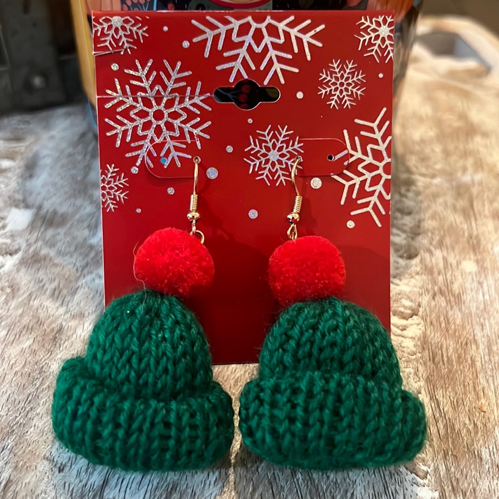 3/$20🎀 Christmas beanie earrings ❤️🎄